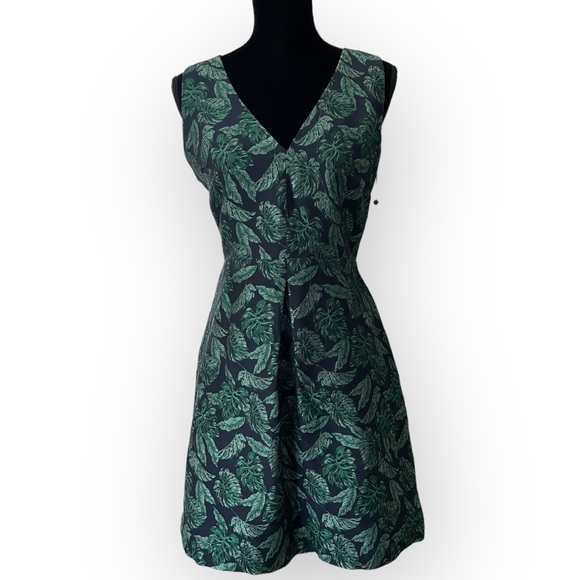 Sam Edelman Dresses & Skirts - Sam Edelman leaf print v-neck fit and flare sleeveless cocktail dress size 8 new